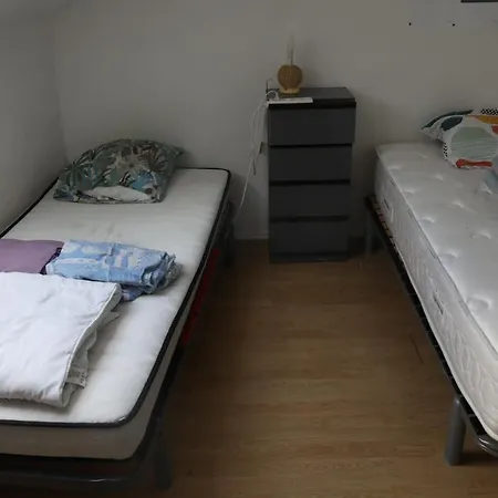 Spacieux 15 Hostel *