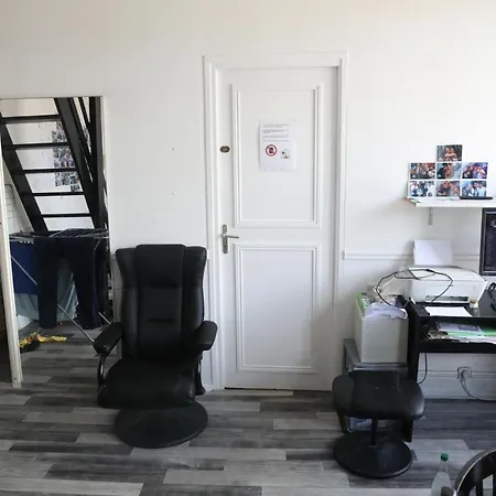 Spacieux 15 Hostel *